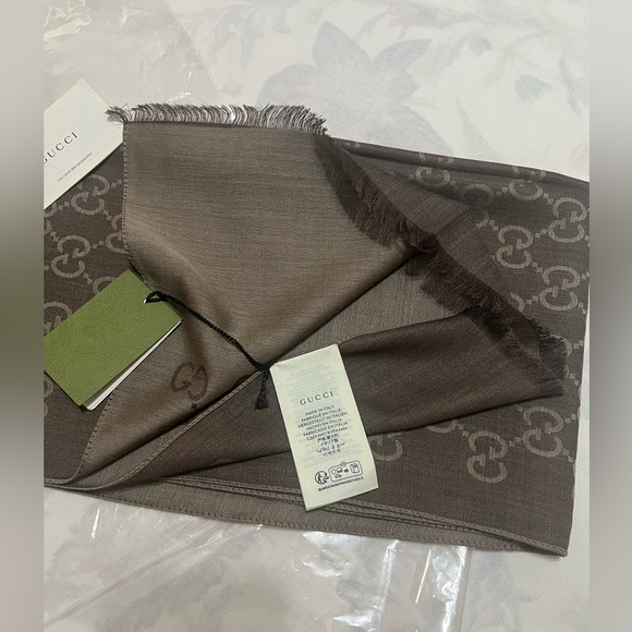 GUCCI WOOL & SILK SCARF - Picture 13 of 14